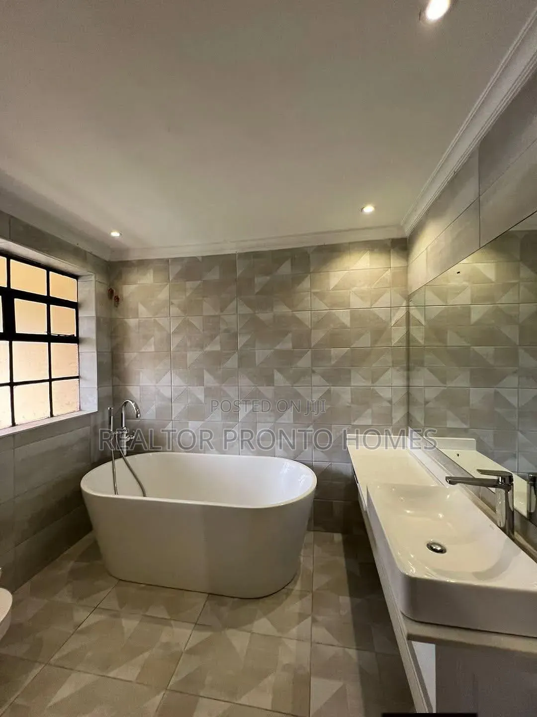 5bdrm Townhouse / Terrace in Lavington, Muthangari for rent