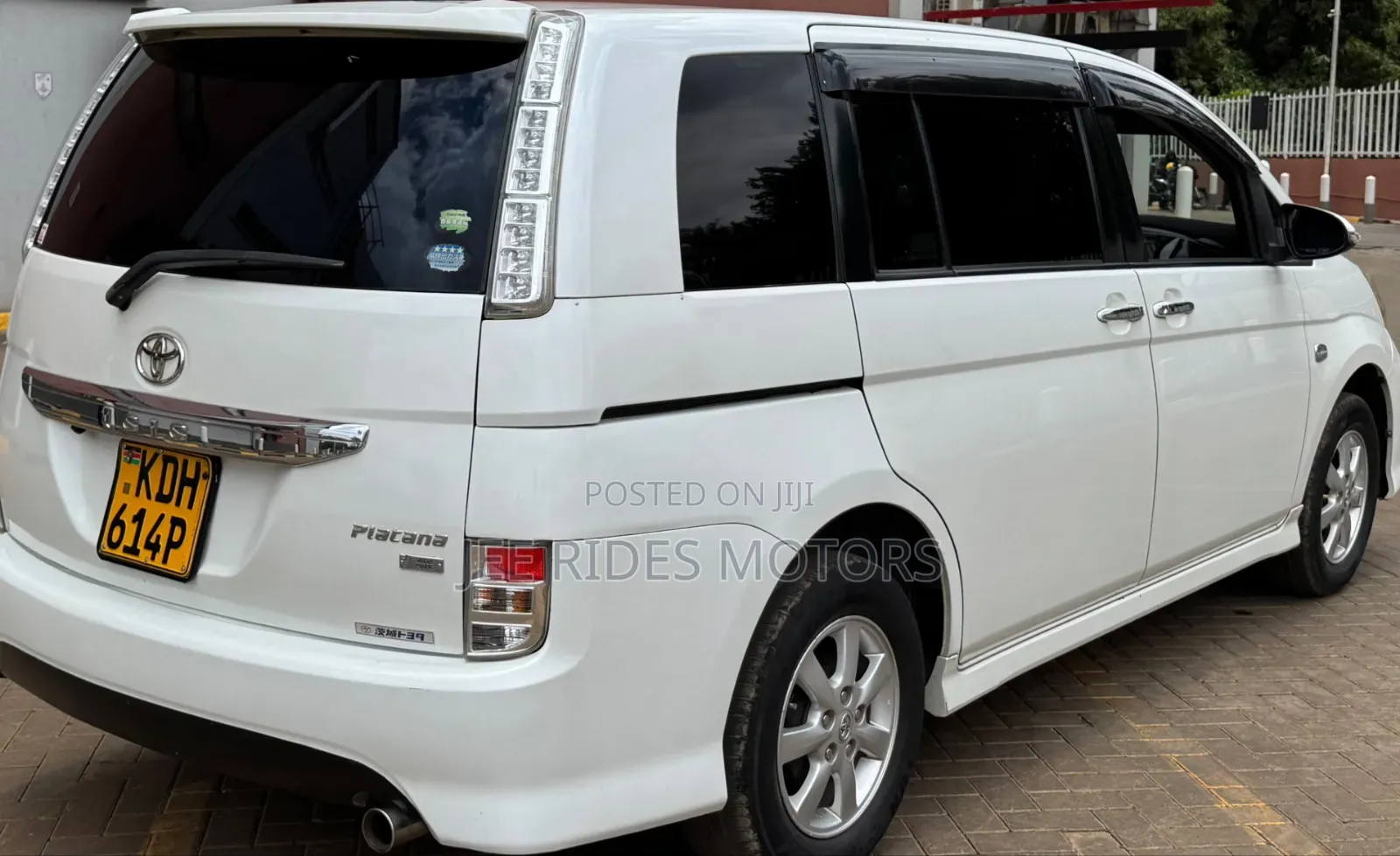 Toyota ISIS 2015 Pearl