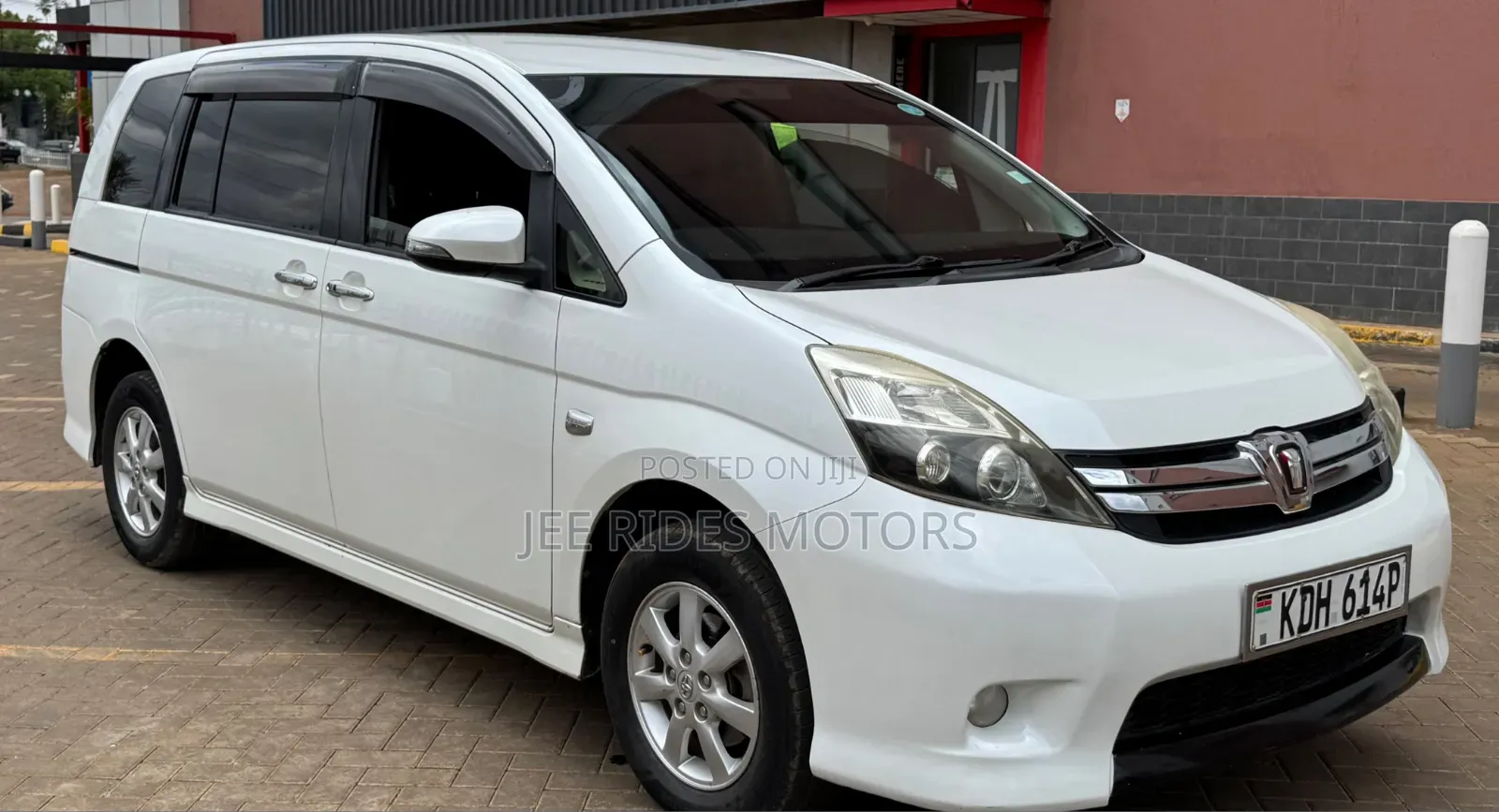 Toyota ISIS 2015 Pearl