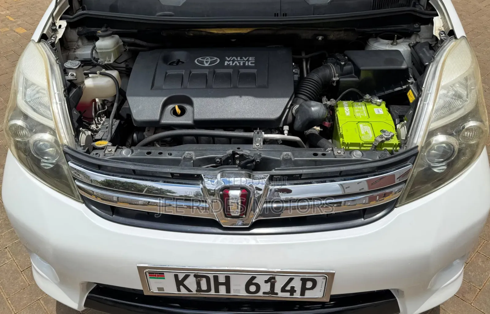 Toyota ISIS 2015 Pearl