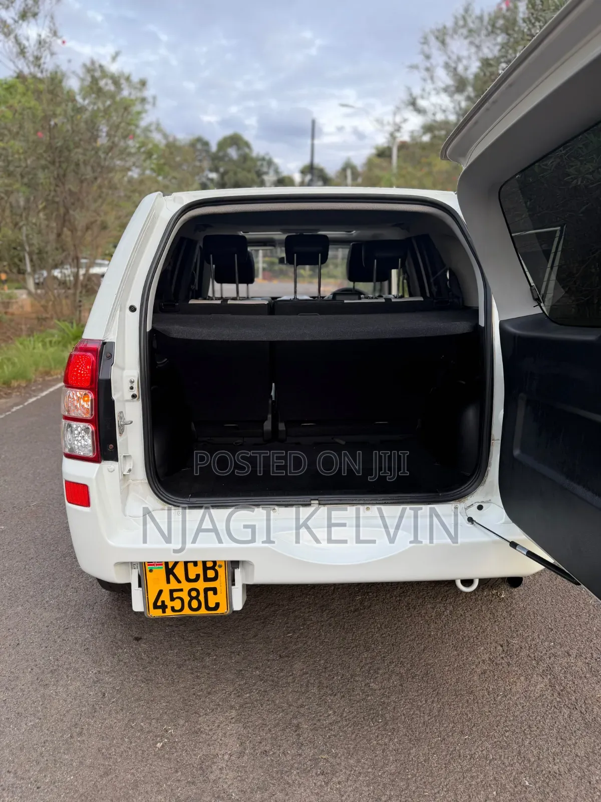 Suzuki Escudo 2010 White