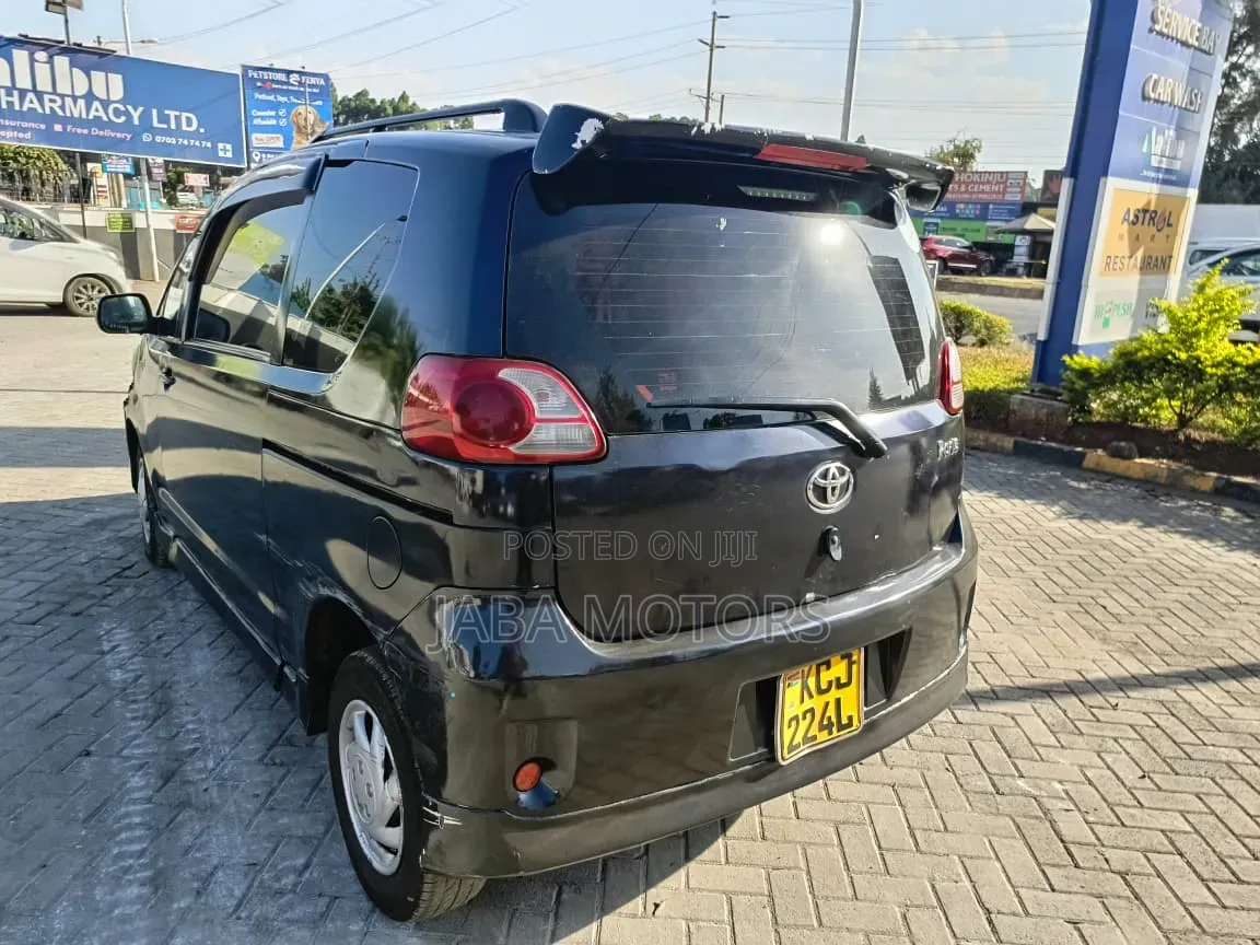Toyota Porte 2009 Black
