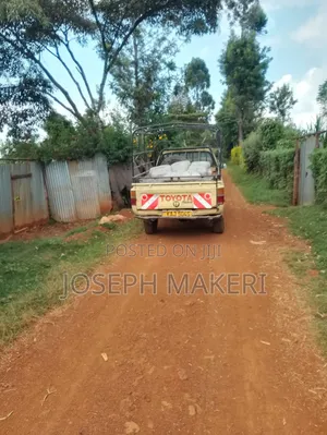 Toyota Hilux 1998 Yellow