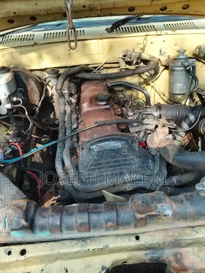Toyota Hilux 1998 Yellow