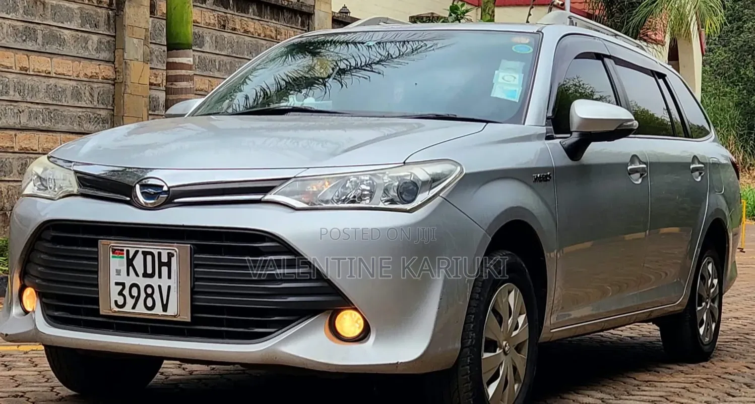 Toyota Corolla Fielder 1.5 Hybrid FWD 2017 Silver