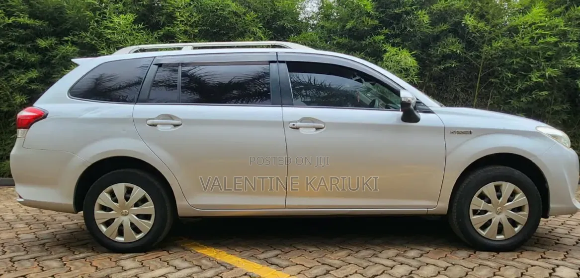 Toyota Corolla Fielder 1.5 Hybrid FWD 2017 Silver