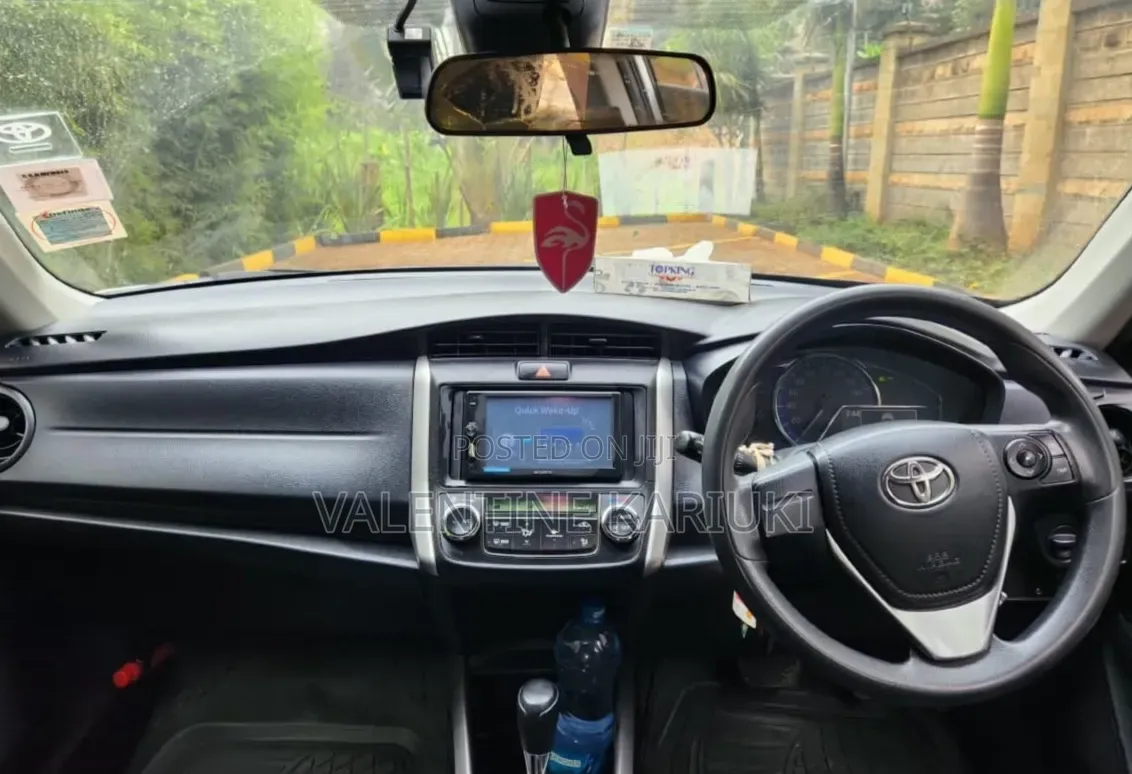 Toyota Corolla Fielder 1.5 Hybrid FWD 2017 Silver