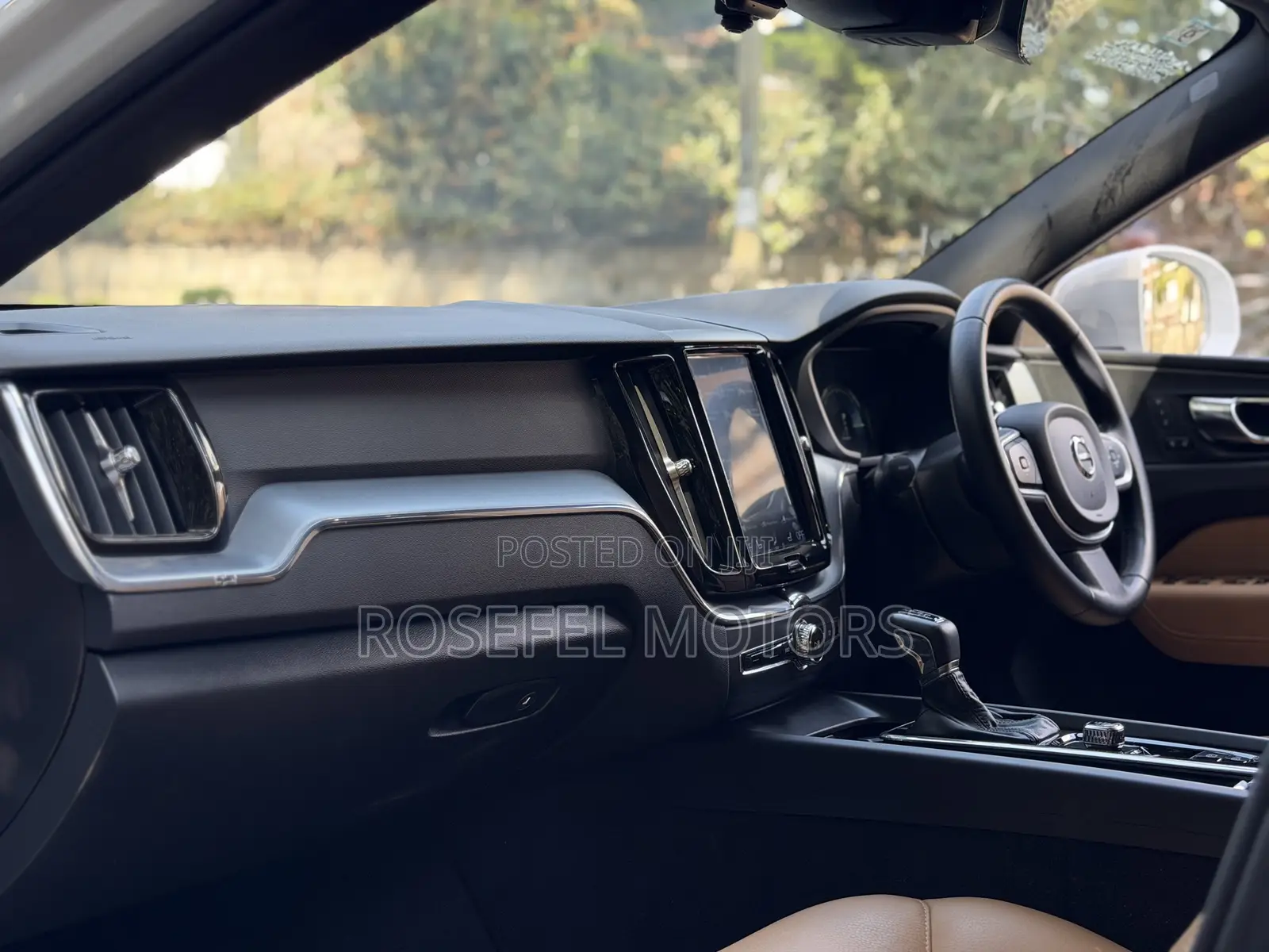 Volvo XC60 2019 White