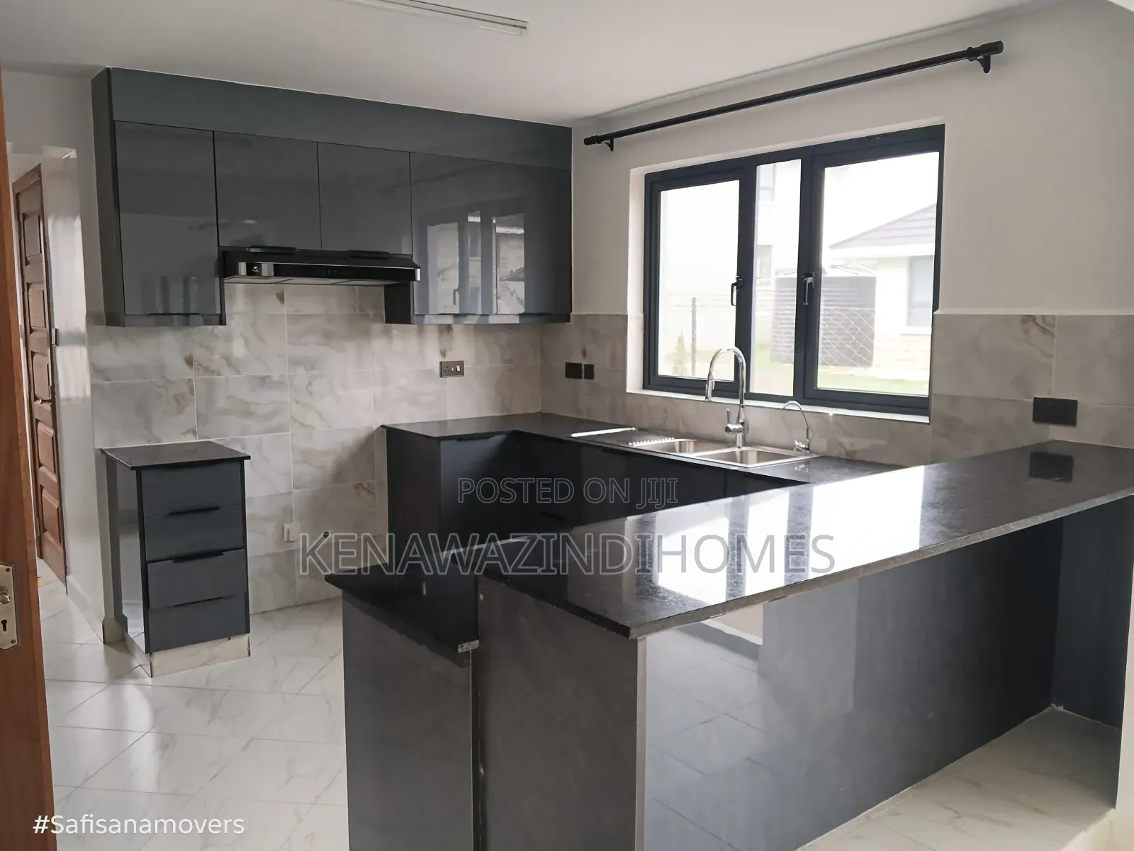 4bdrm Townhouse/Terrace in Athiriver, DayStar Area for sale