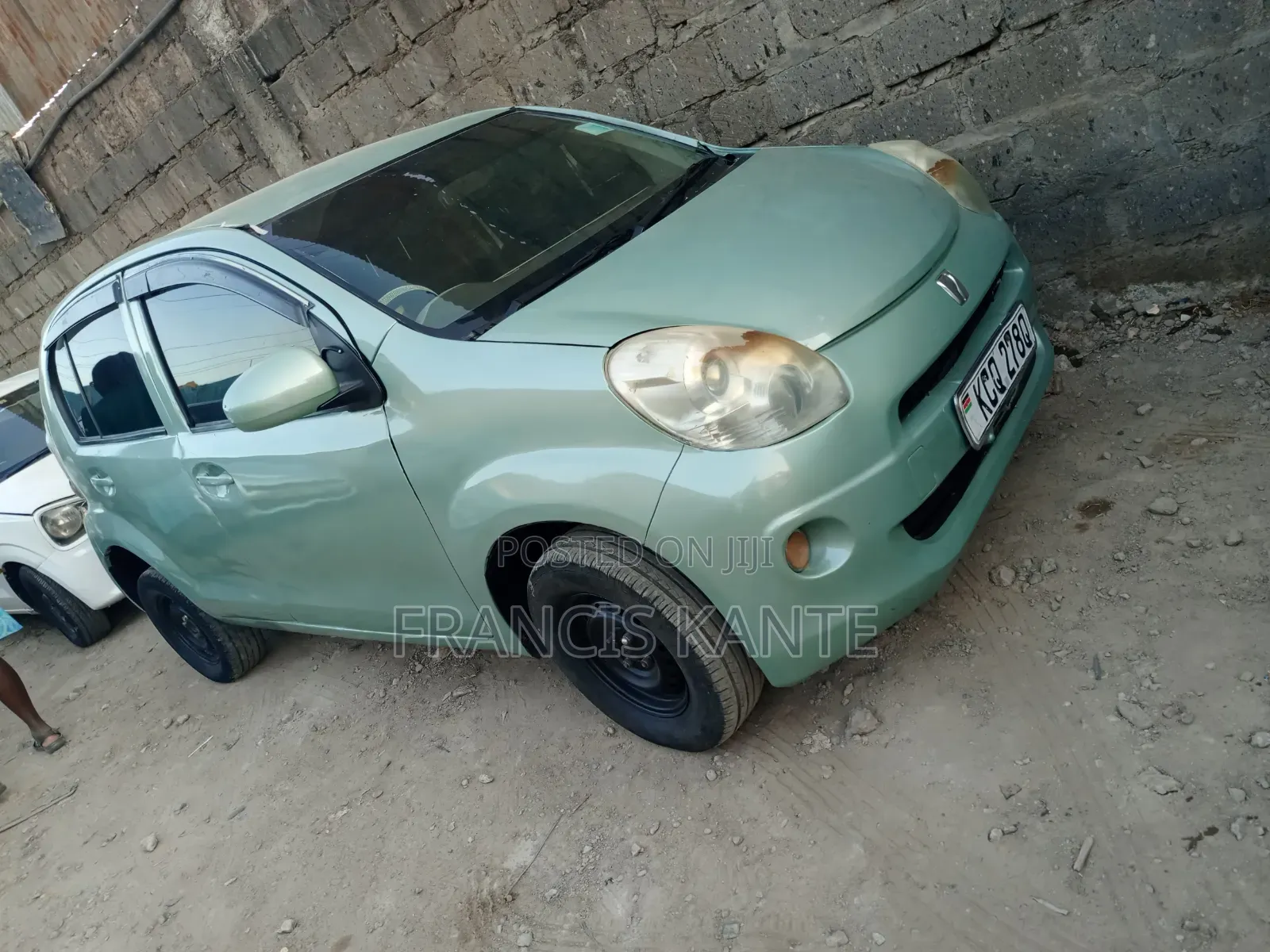 Toyota Passo 2012