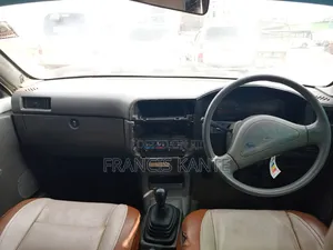 Nissan Advan 2004 White