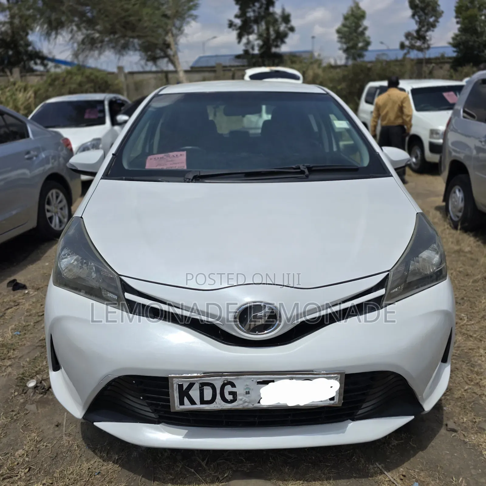 Toyota Vitz 1.3 FWD 5dr 2015 White