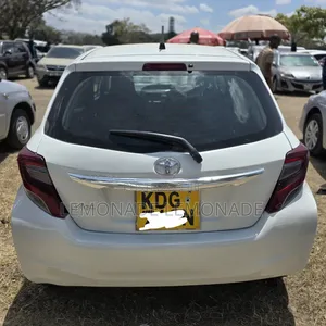 Toyota Vitz 1.3 FWD 5dr 2015 White