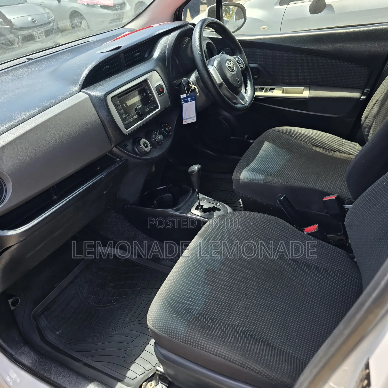 Toyota Vitz 1.3 FWD 5dr 2015 White