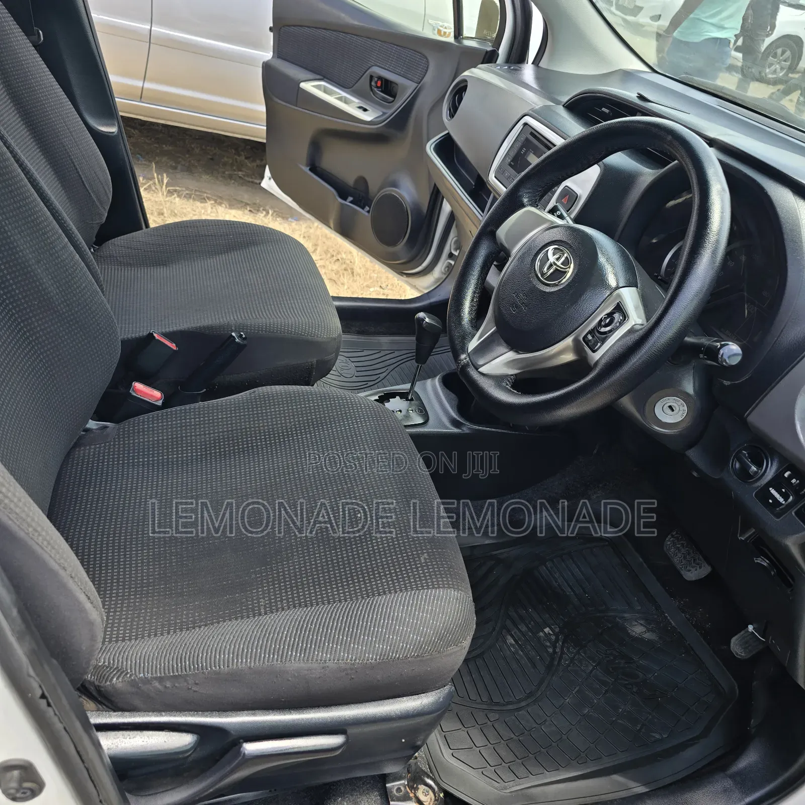 Toyota Vitz 1.3 FWD 5dr 2015 White