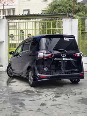 Toyota Sienta 1.5 FWD (6-seater) 2018 Maroon