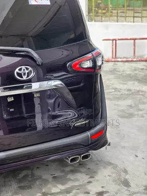 Toyota Sienta 1.5 FWD (6-seater) 2018 Maroon