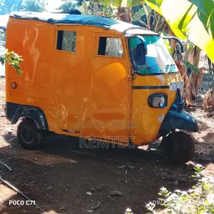 Bajaj Stroke 2020 Yellow