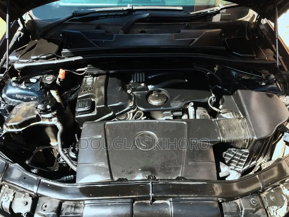 BMW 320i Sedan RWD 2005 Blue