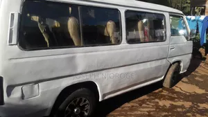 Nissan Caravan (Urvan) 2017 White