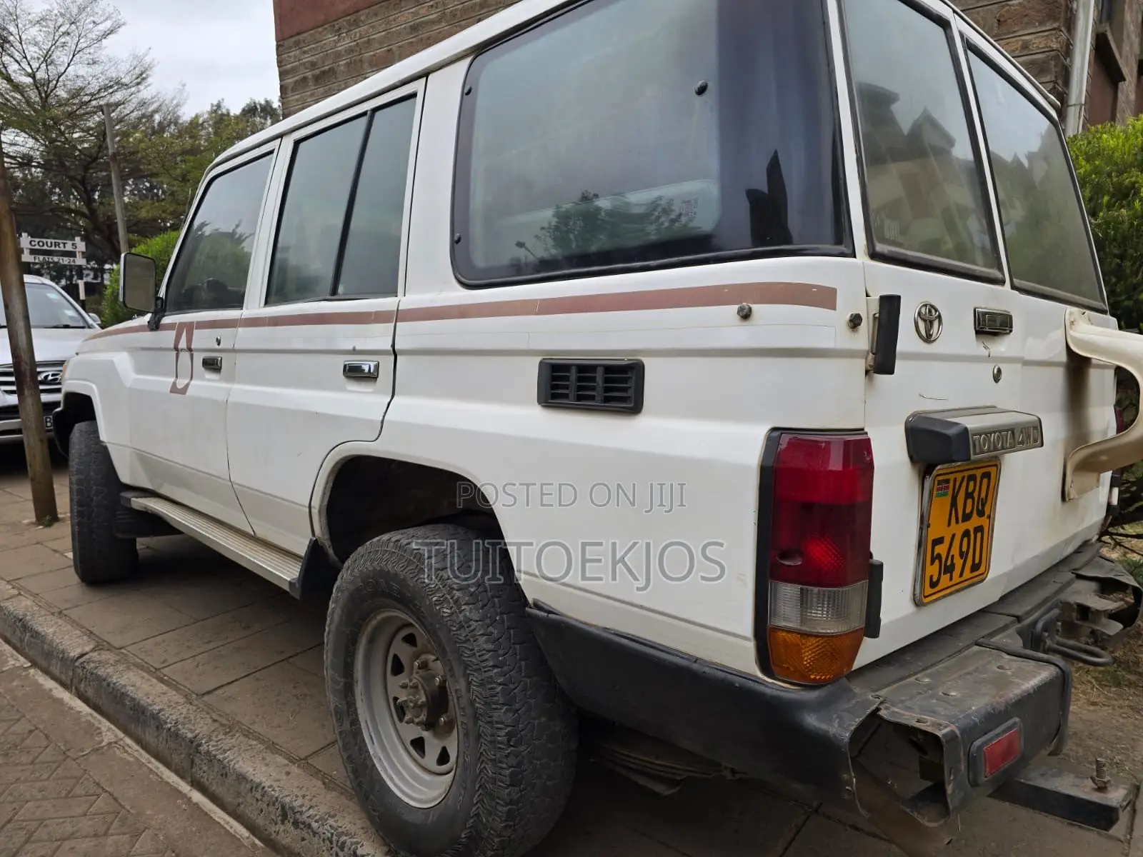 Toyota Land Cruiser 2011 White