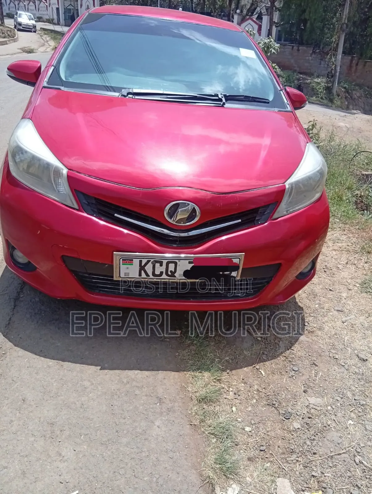 Toyota Vitz 1.3 FWD 5dr 2011 Red