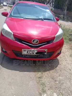 Toyota Vitz 1.3 FWD 5dr 2011 Red