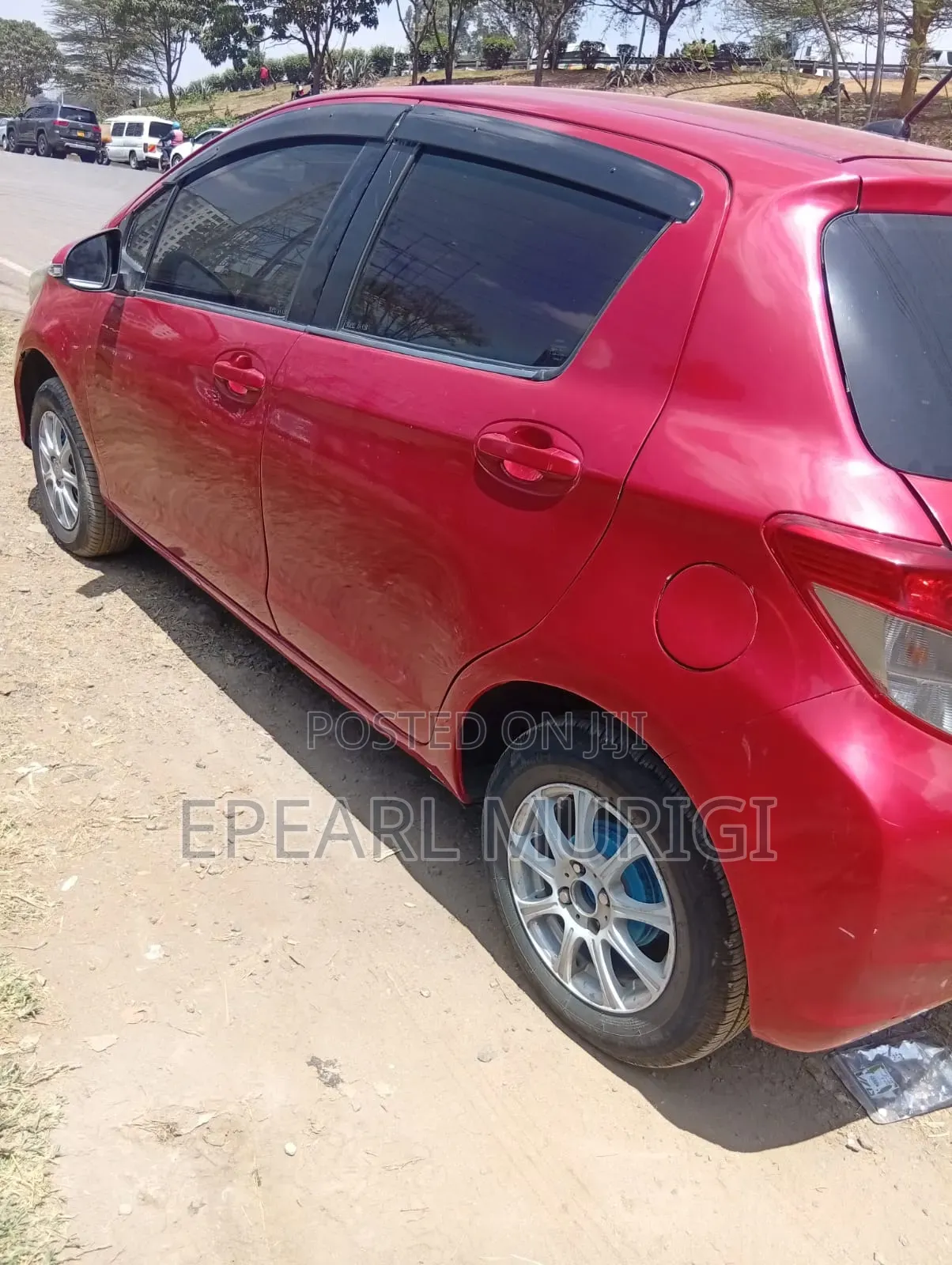 Toyota Vitz 1.3 FWD 5dr 2011 Red