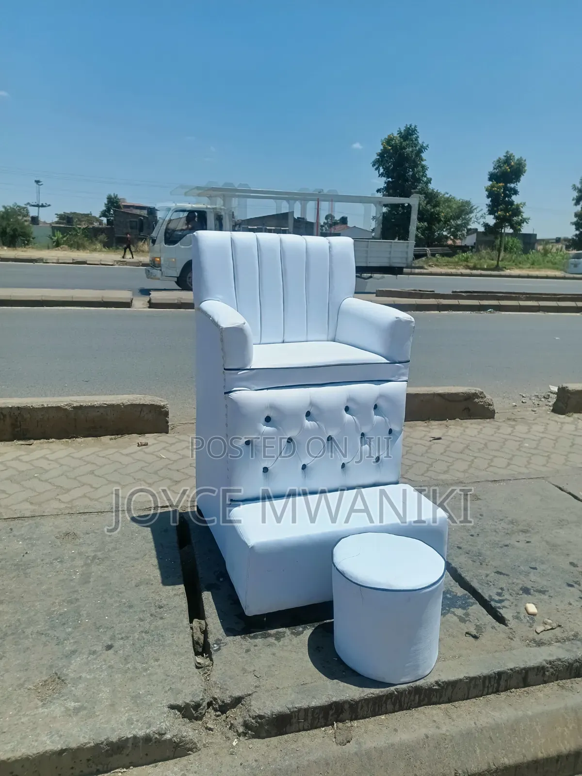 Space Saving Single Cost Friendly Pedicure Seat
