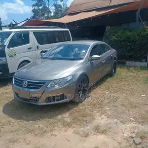 Volkswagen CC 2.0 Luxury Limited 2011 Gold