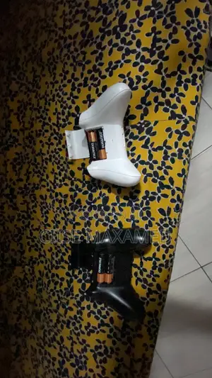 2 Xbox One Pads