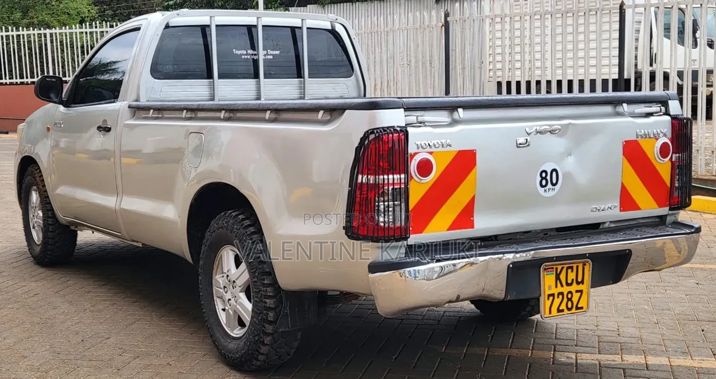 Toyota Hilux 2012 Gray