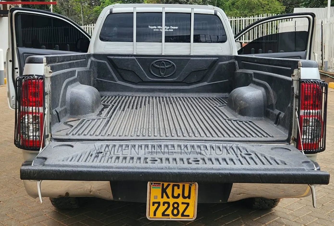 Toyota Hilux 2012 Gray