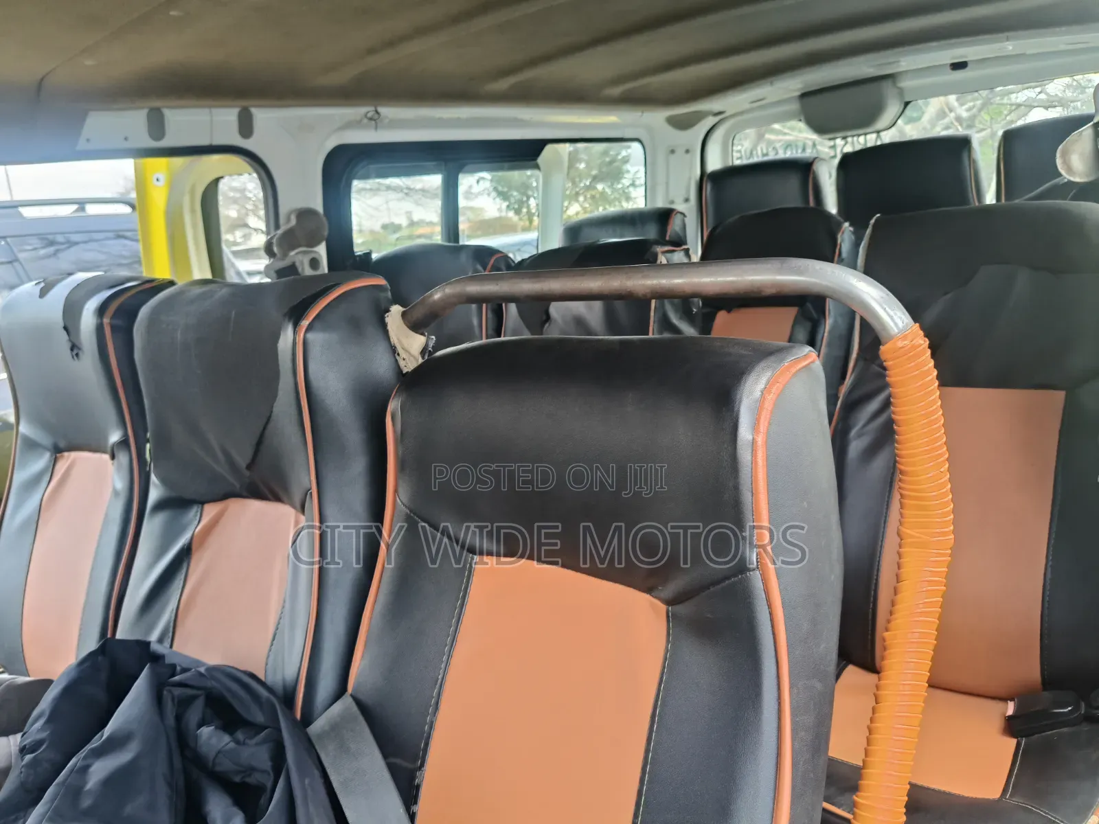 Nissan Caravan (Urvan) 2014 Yellow