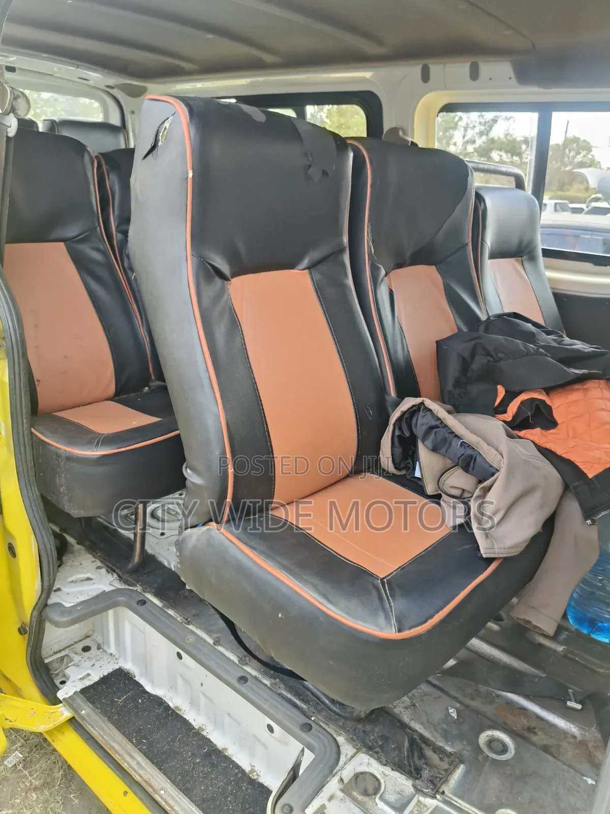 Nissan Caravan (Urvan) 2014 Yellow