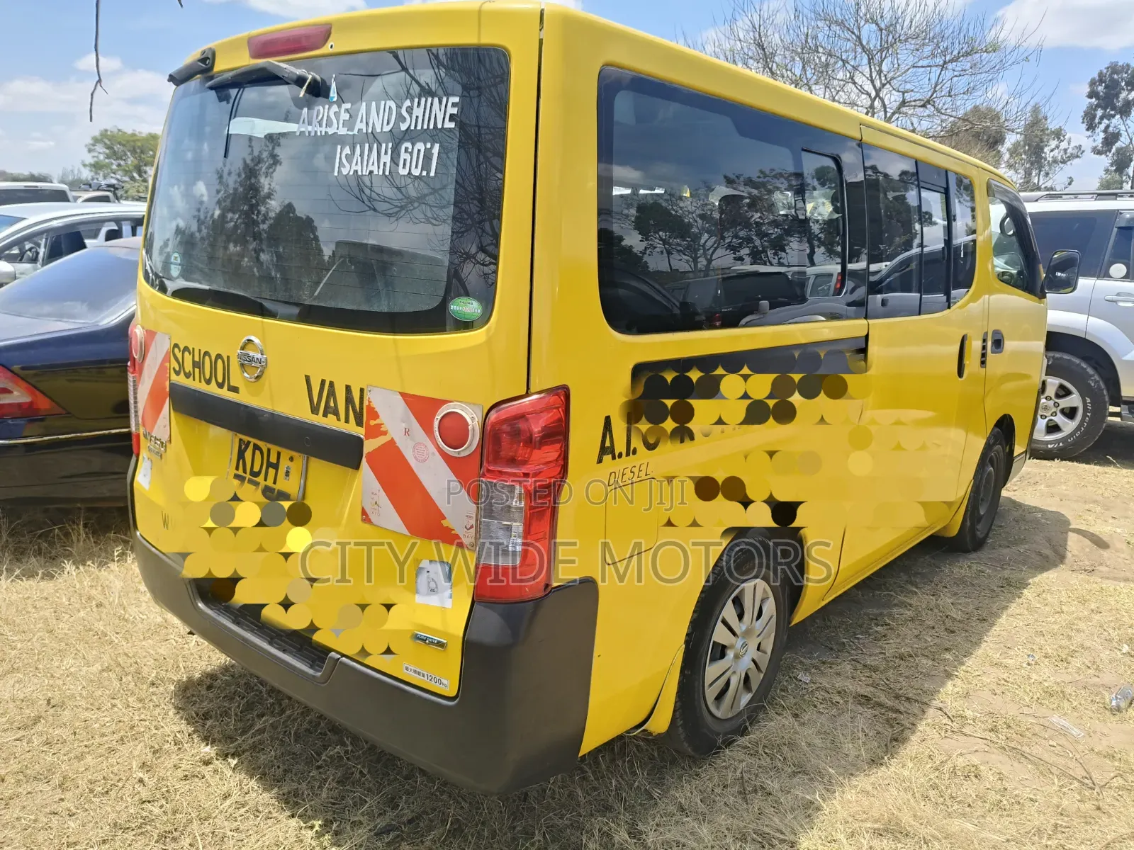 Nissan Caravan (Urvan) 2014 Yellow