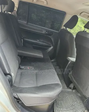 Toyota Corolla Fielder 2017 Silver