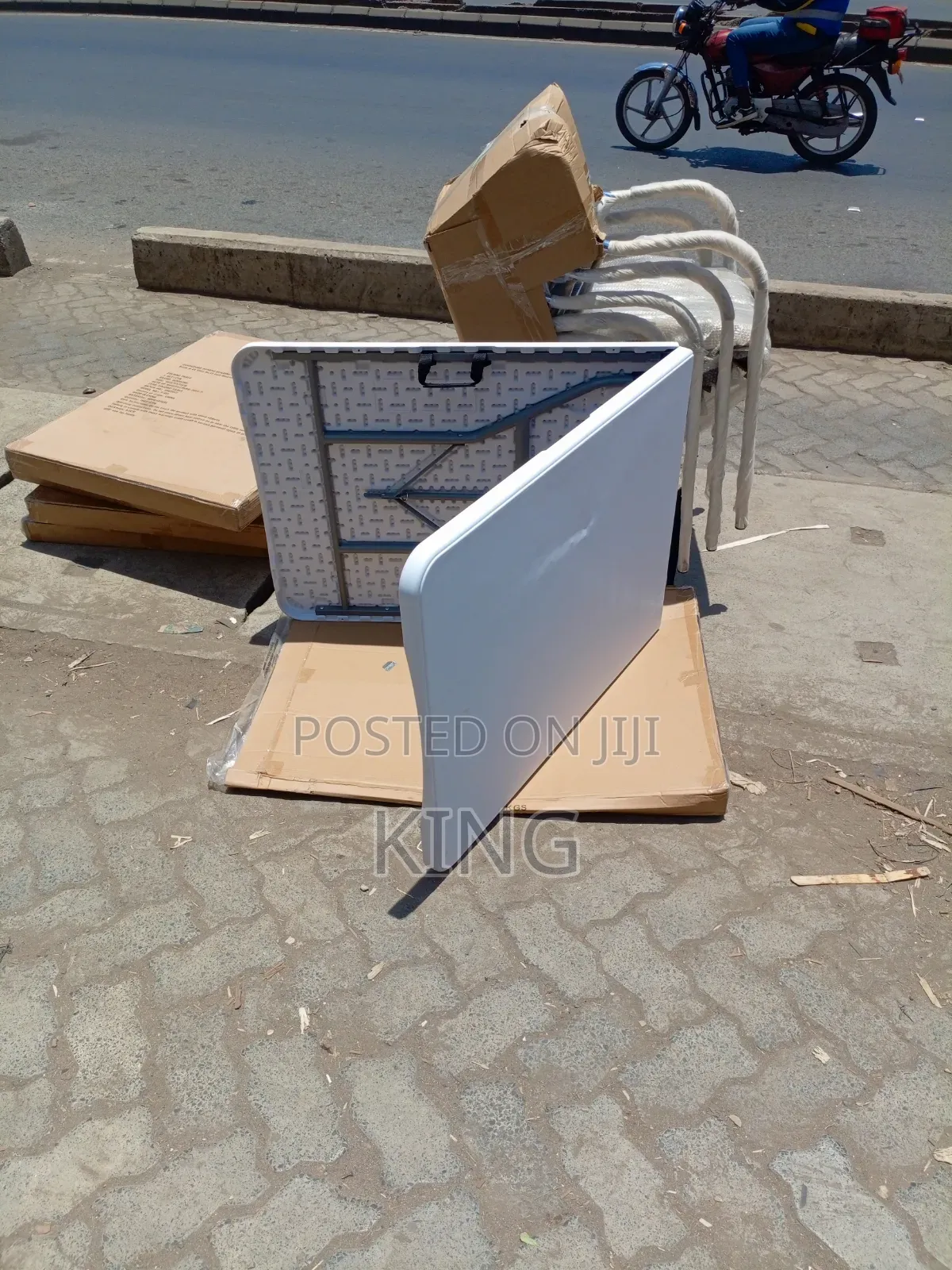 Spectacular Amazing Person Foldable Table