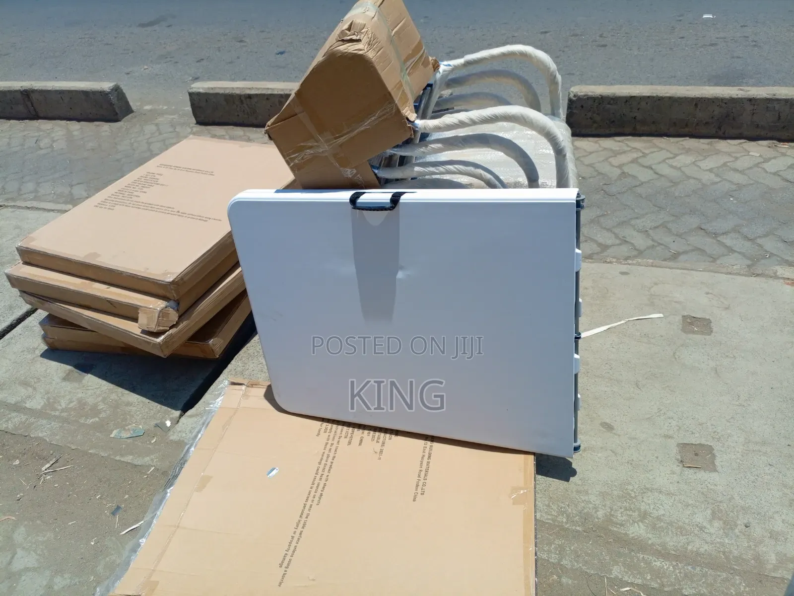 Spectacular Amazing Person Foldable Table