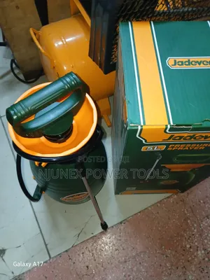 Green and Orange Jadever 5L Pressure Sprayer