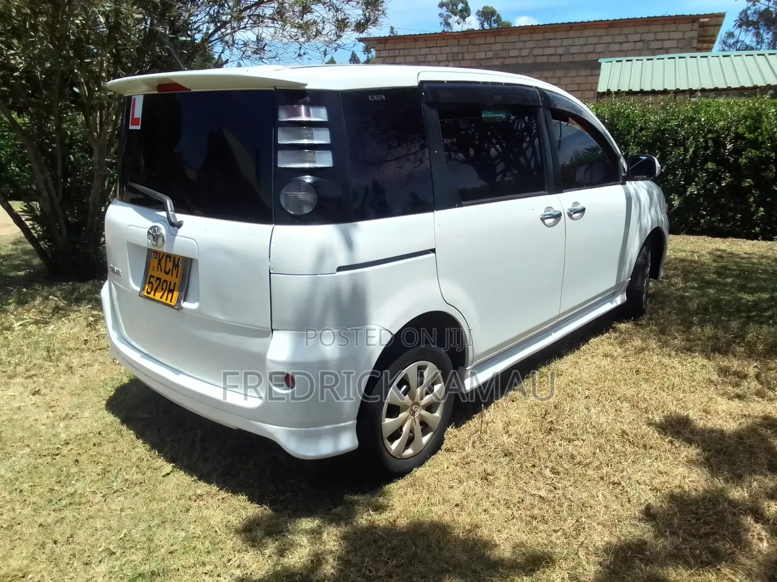 Toyota Sienta 1.5 FWD 2010 Pearl
