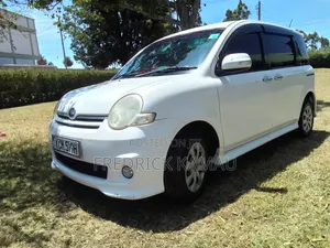 Toyota Sienta 1.5 FWD 2010 Pearl