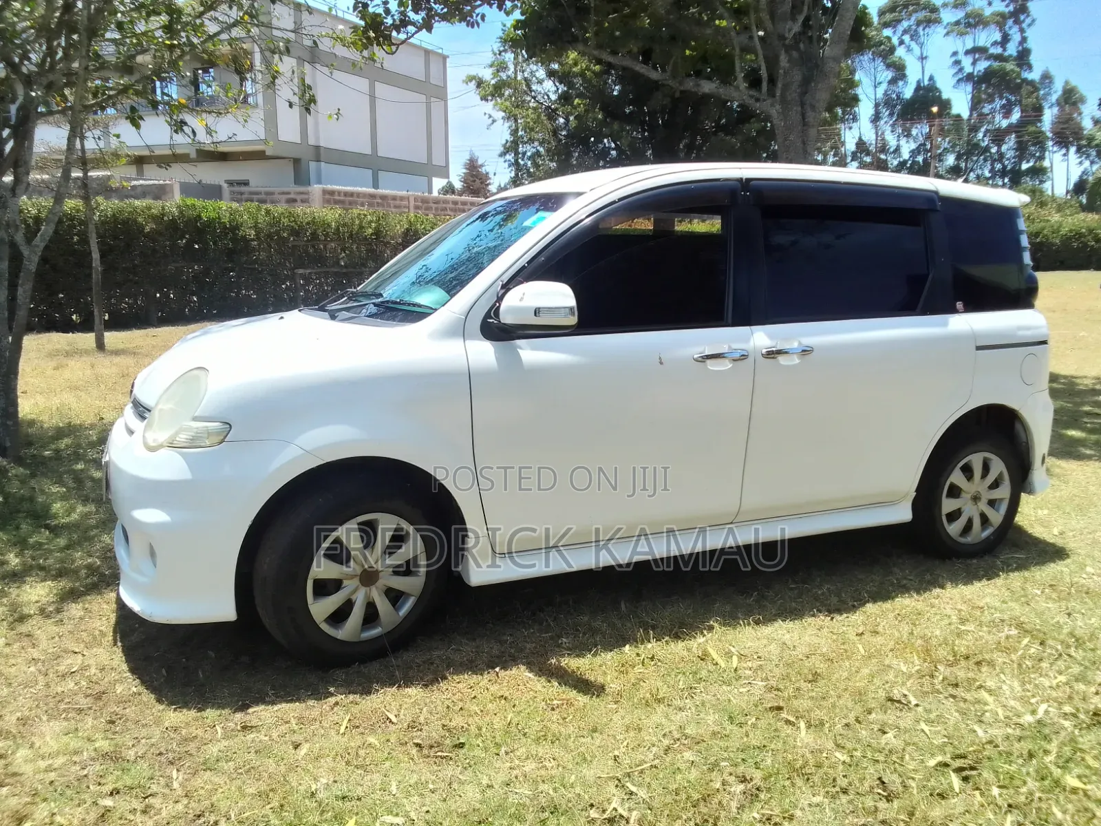 Toyota Sienta 1.5 FWD 2010 Pearl