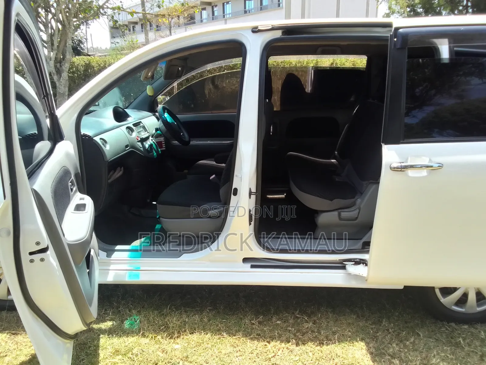 Toyota Sienta 1.5 FWD 2010 Pearl