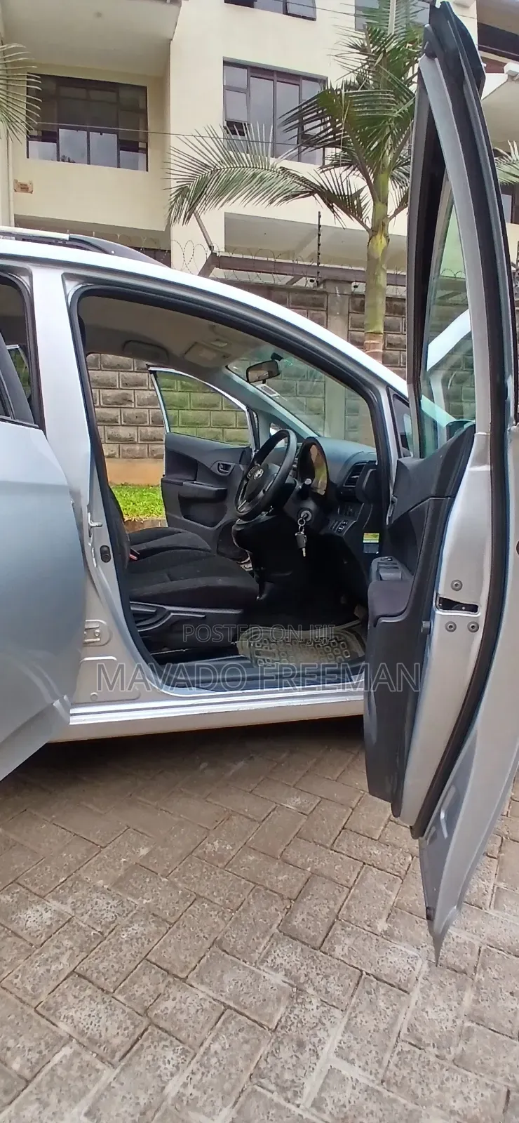 Toyota Ractis 1.5 AWD 2013 Silver