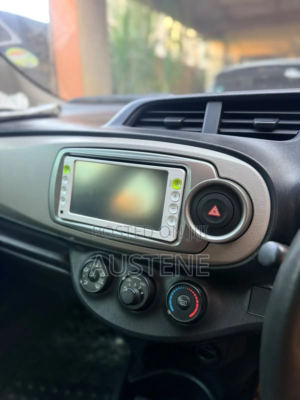 Toyota Vitz 2011 Silver