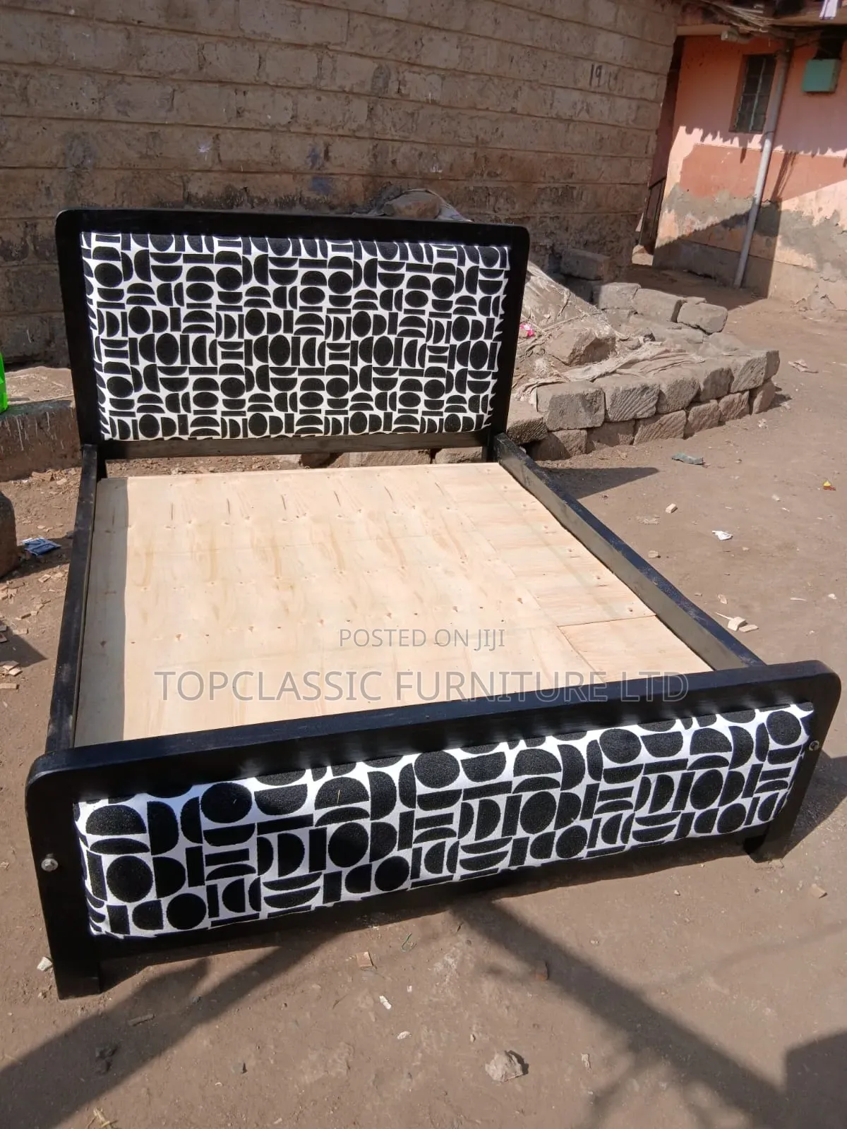 5x6 Bed Black Frame With Unique With White and Black Fabric