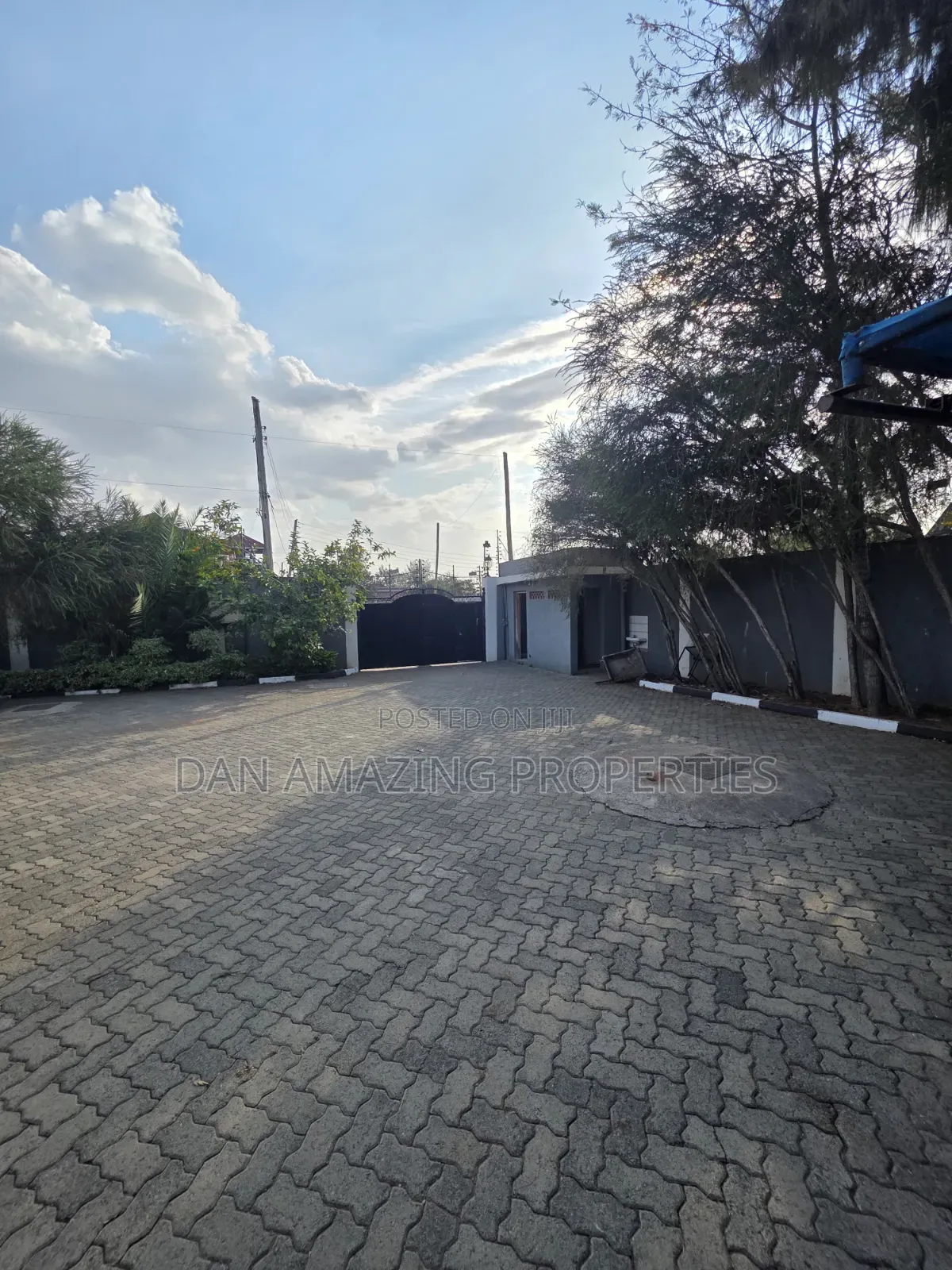 5bdrm Maisonette in Airport Rd On 1/4, Gateway Mall Area for sale