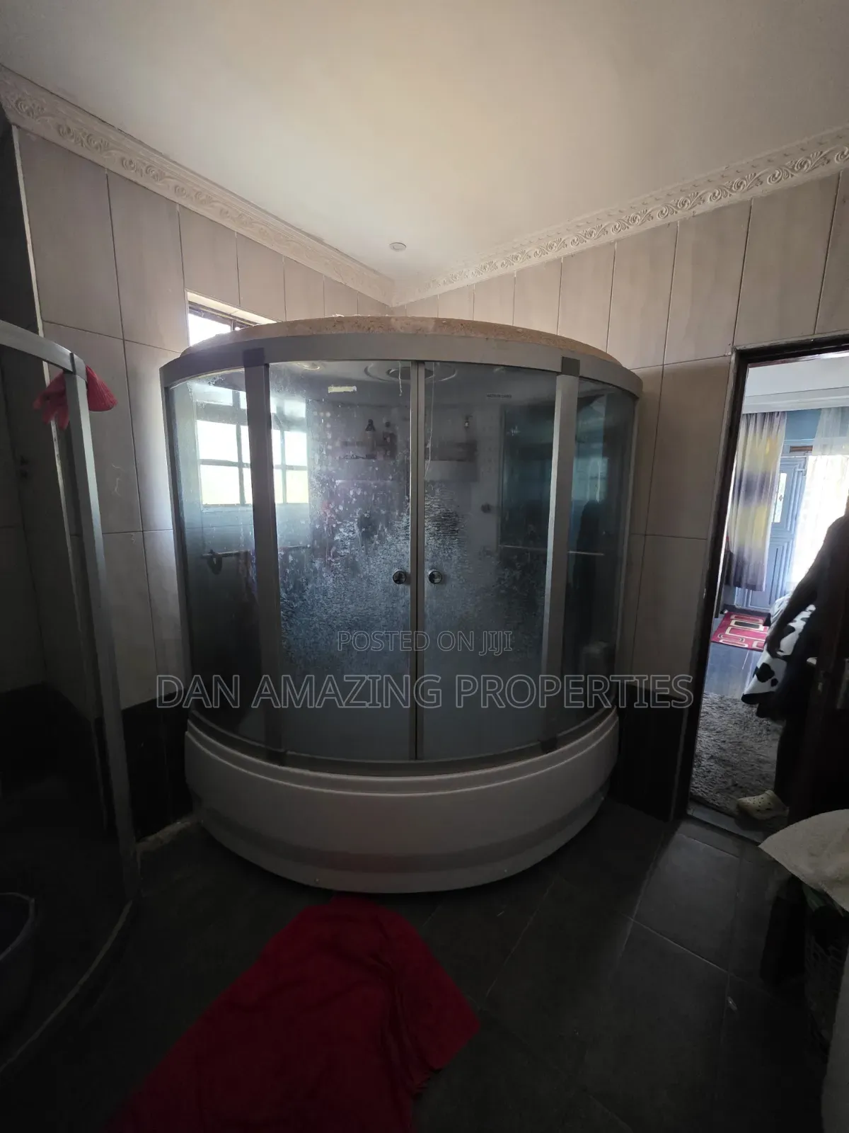 5bdrm Maisonette in Airport Rd On 1/4, Gateway Mall Area for sale