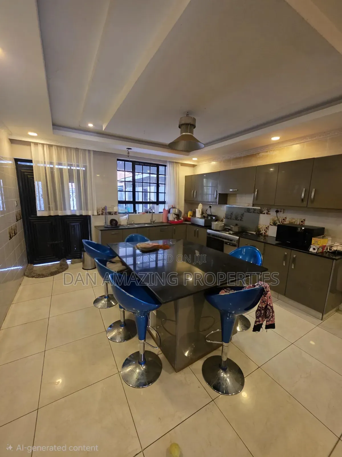 5bdrm Maisonette in Airport Rd On 1/4, Gateway Mall Area for sale
